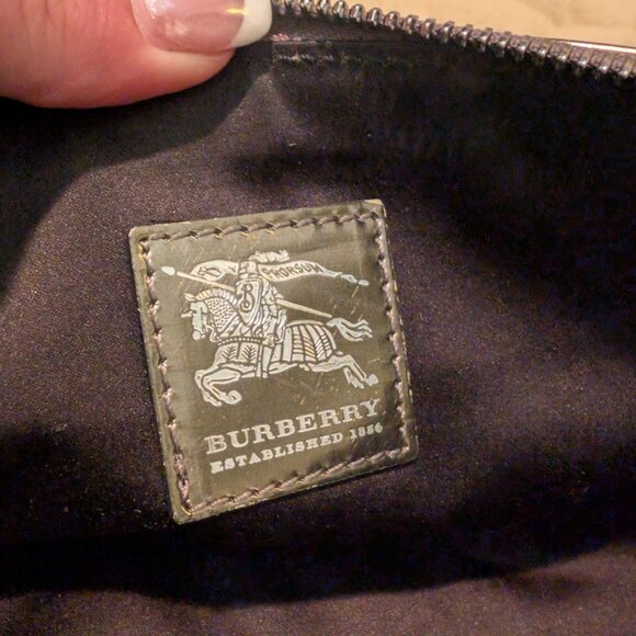 Burberry Clutch , Card Clutch And Handkerchief. Comes With Dust Bag - Picture 5 of 12